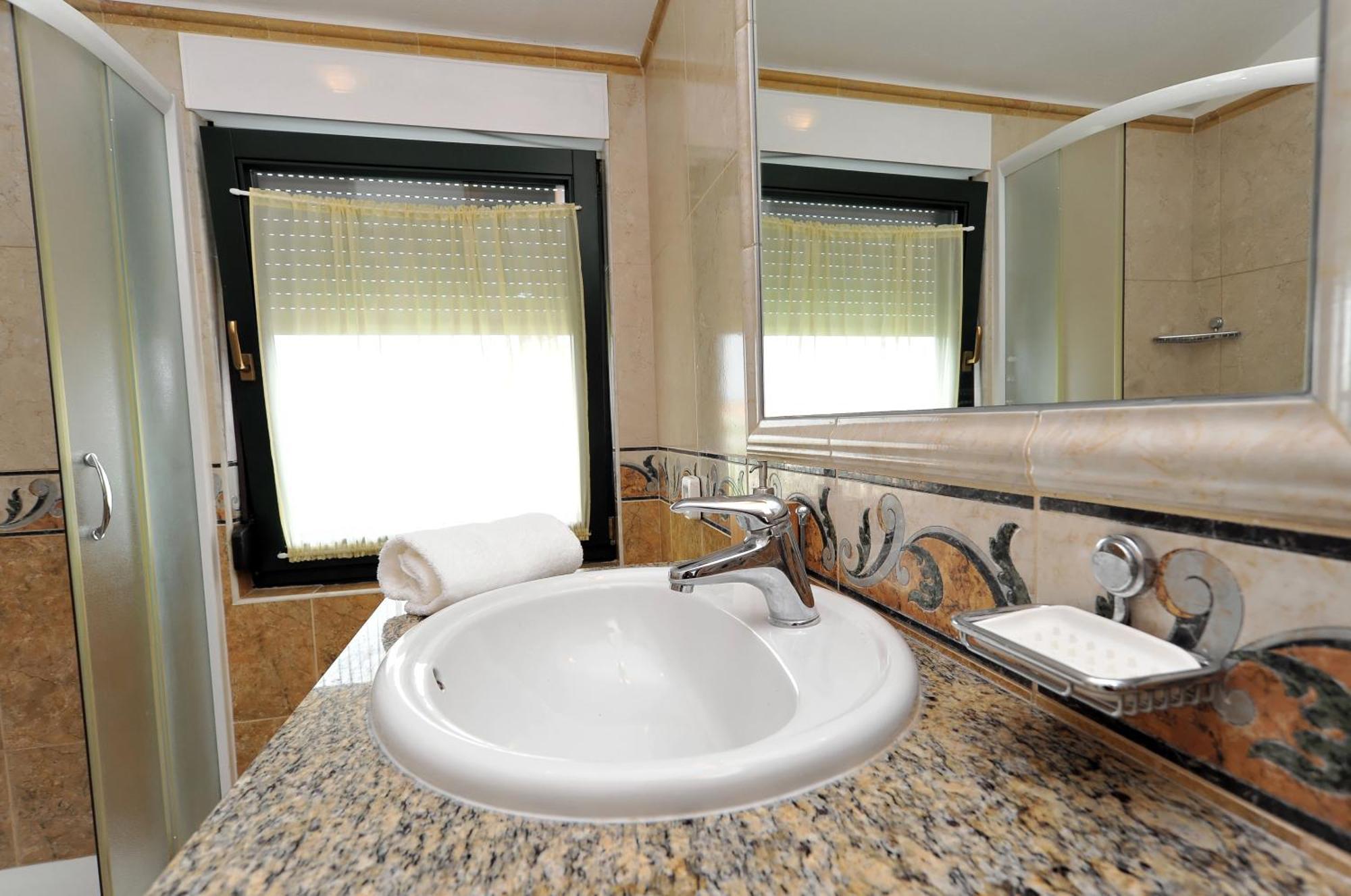 Apartments Villa Eden Preko Esterno foto